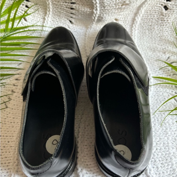 COS leather velcro Wrap-over loafer, so comfortable and easy going shoe. - Picture 7 of 13